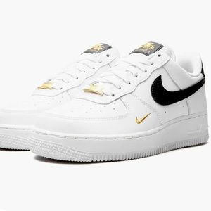 White NWOT Nike Air Force 1 low 07 essential